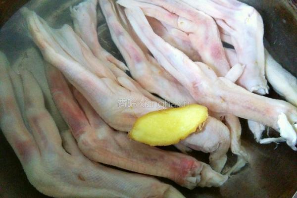 泡椒鸭爪的做法图解2