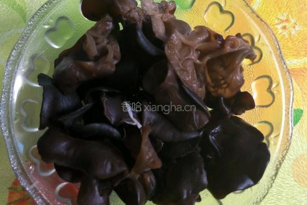 凉拌木耳西兰花的做法图解3
