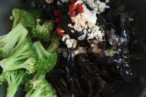 凉拌木耳西兰花的做法图解5
