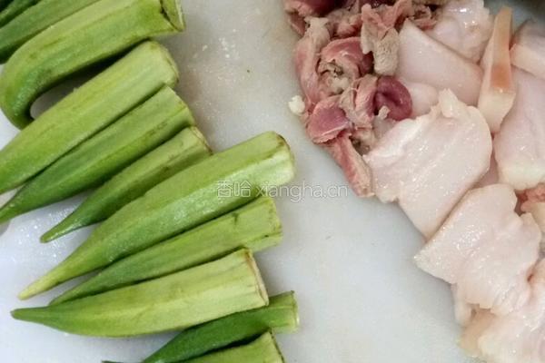 秋葵炒肉片的做法图解1