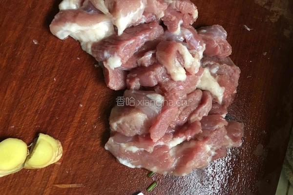豆腐红烧肉的做法图解1