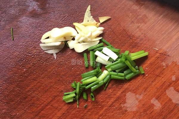 豆腐红烧肉的做法图解2