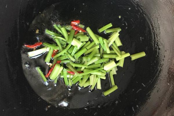 芹菜炒土豆片的做法图解6