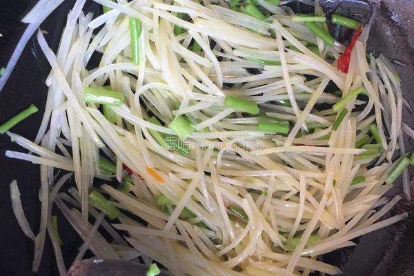 芹菜炒土豆片的做法图解7