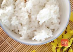 五彩美丽蛋炒饭的做法图解1