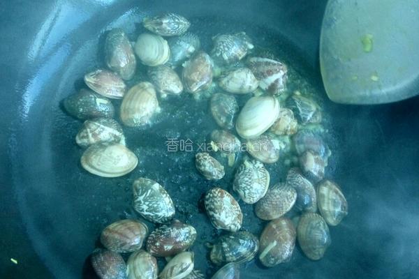 葱烧花蛤的做法图解5
