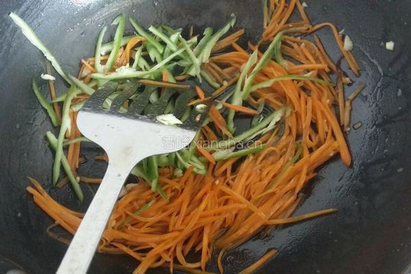 青椒胡萝卜炒肉丝的做法图解7