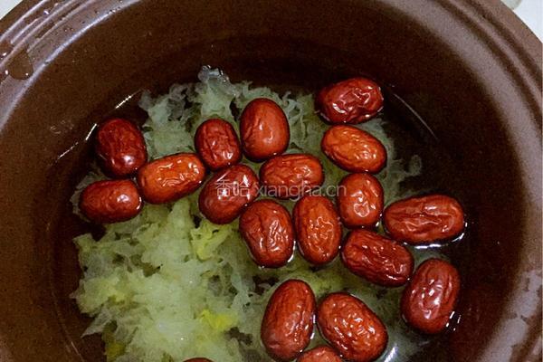 银耳红枣糖水的做法图解2