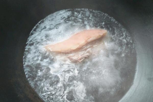 苦瓜回锅肉的做法图解1