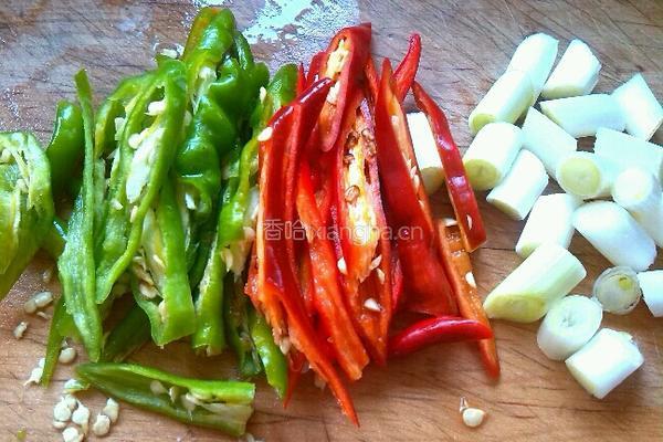 豆芽炖粉条的做法图解2