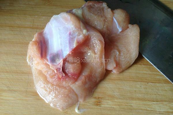 芹菜炒鸡肉的做法图解1
