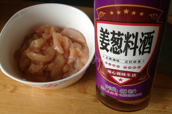 芹菜炒鸡肉的做法图解2