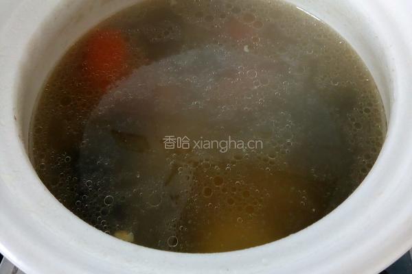 玉米胡萝卜排骨汤的做法图解8
