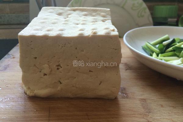 小葱炒豆腐的做法图解1