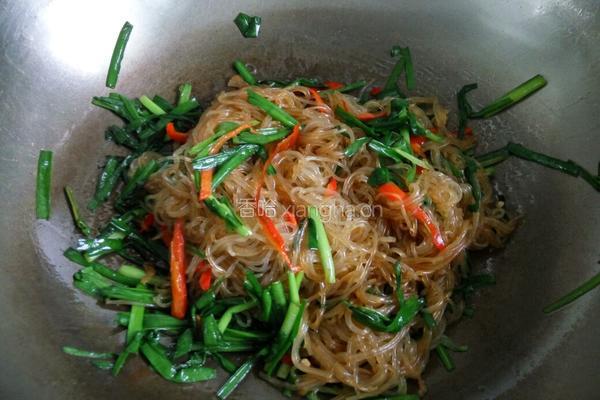韭菜炒粉丝的做法图解6