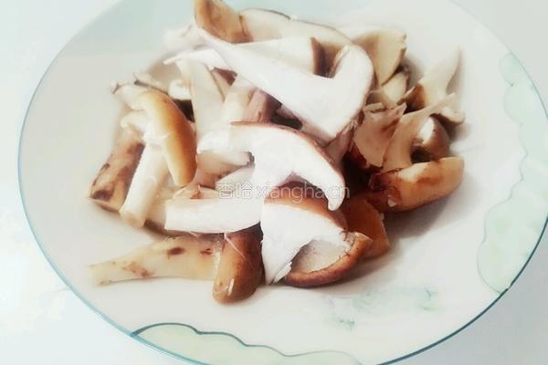 花甲香菇汤的做法图解2