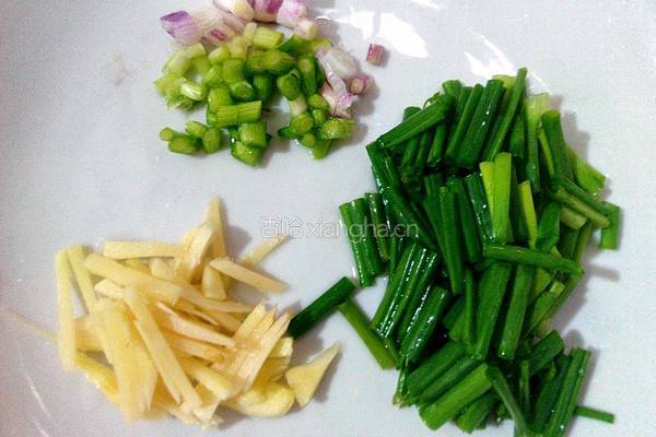姜葱炒花蛤的做法图解2