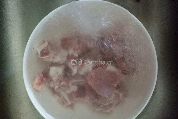 排骨莲藕汤的做法图解1