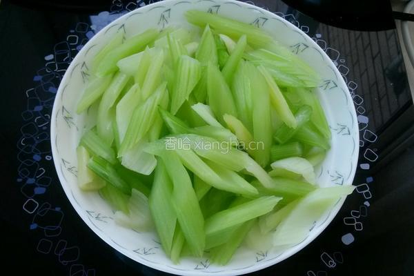 肉炒芹菜的做法图解3