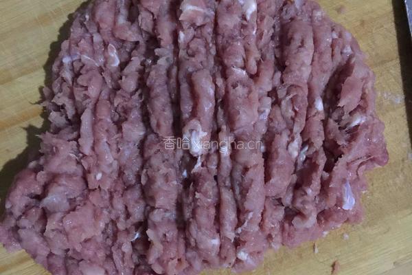 猪肉丸子汤的做法图解2