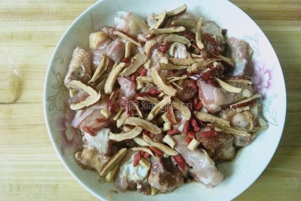 红枣枸杞党参蒸鸡的做法图解6
