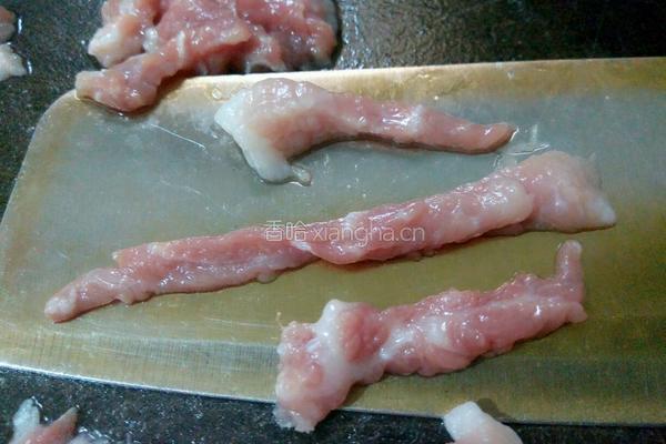 酸菜炒肉丝的做法图解2