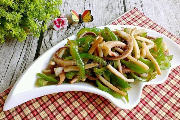 青椒炒鱿鱼的做法图解5