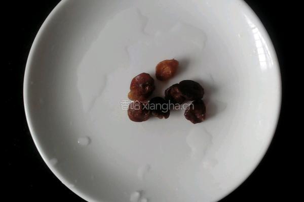 桂圆红枣汤的做法图解2