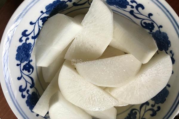 白萝卜豆腐排骨汤的做法图解4
