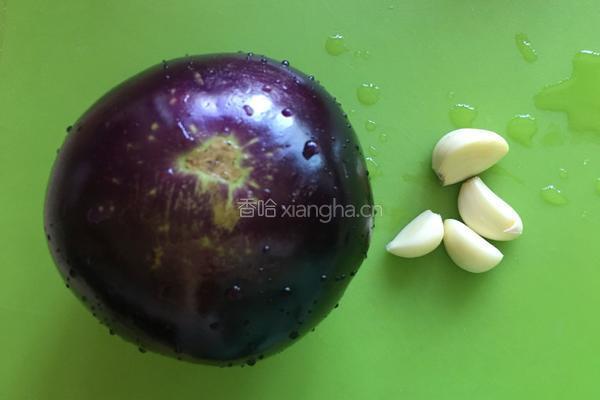 蒜汁茄条的做法图解1