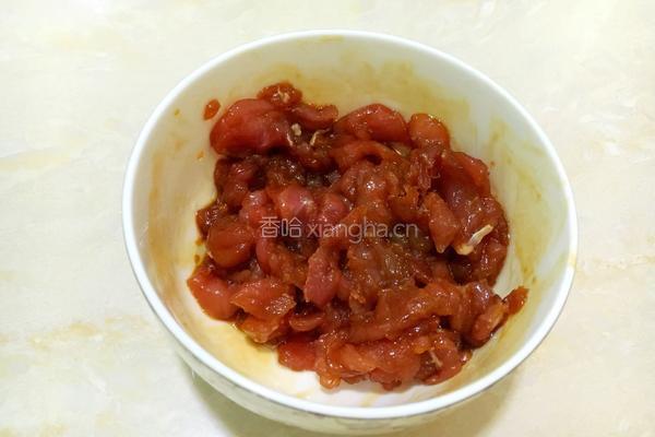 黄瓜炒肉的做法图解2