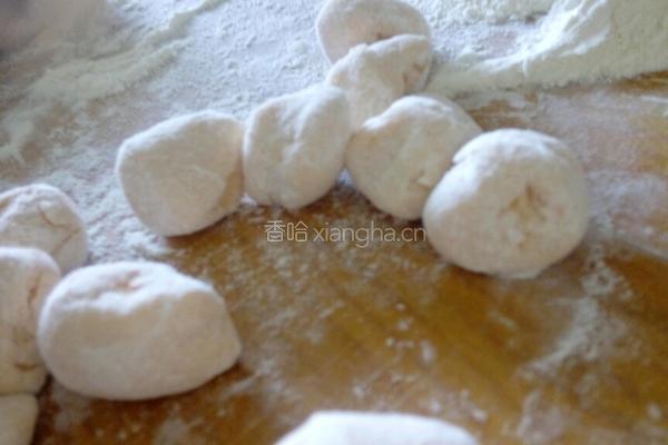 猪肉酸菜饺子的做法图解6