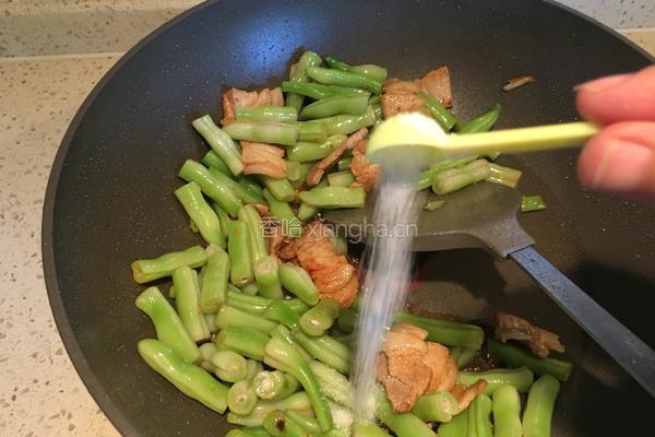 猪肉炒豆角的做法图解7