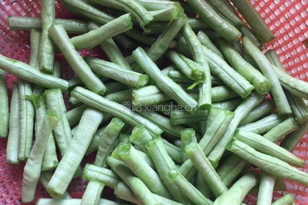 豆角炒鸡蛋的做法图解2