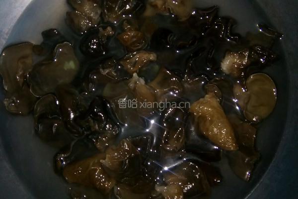 白菜猪肉炒木耳的做法图解6