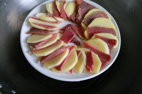 腊肉蒸土豆的做法图解4