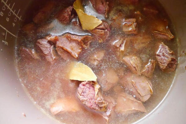 咖喱牛腩焖土豆的做法图解3