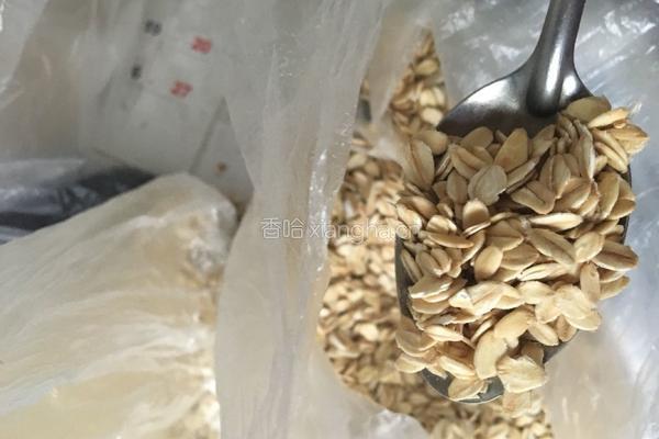 黑芝麻核桃黑豆糊的做法图解3