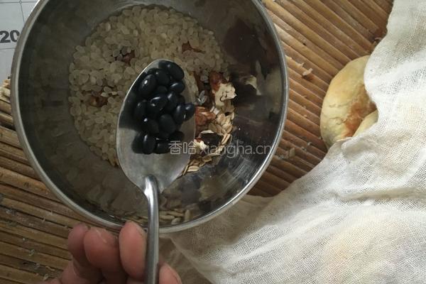 黑芝麻核桃黑豆糊的做法图解7