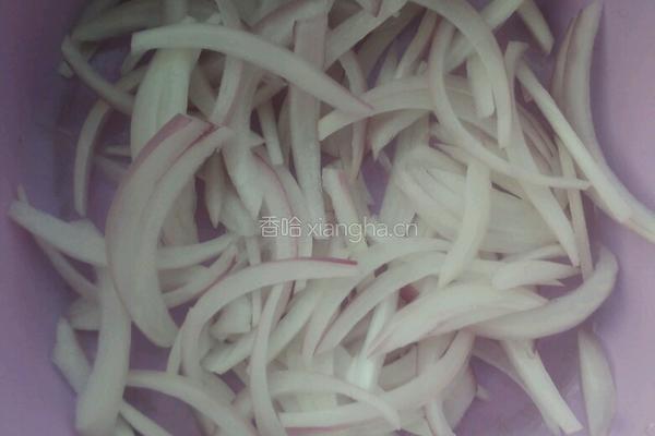 洋葱木耳的做法图解1