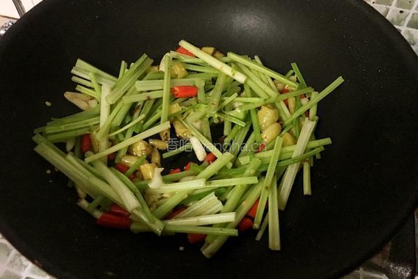 泡椒芹菜牛肉丝的做法图解8