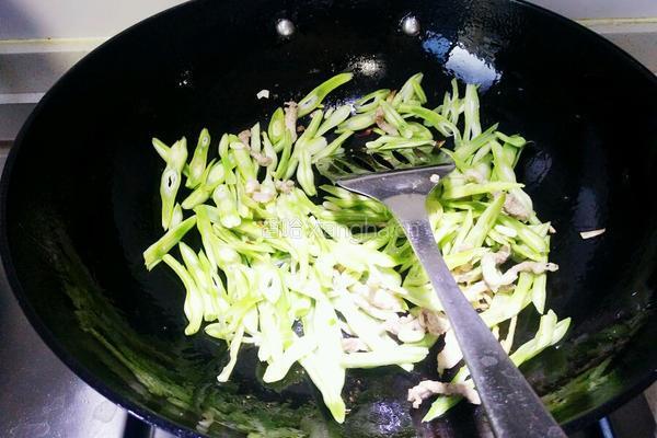 炒芸豆丝的做法图解5