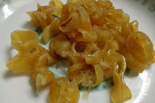 燕窝炖黄花胶的做法图解3