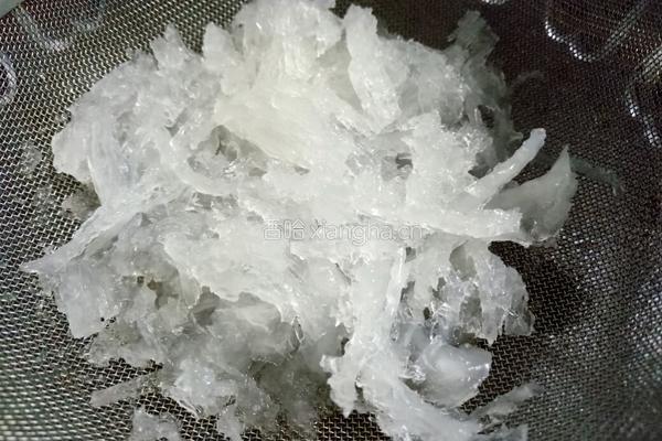 燕窝炖黄花胶的做法图解4