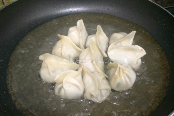 水煎饺的做法图解5