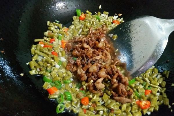 长豆角炒肉丁咸菜的做法图解9