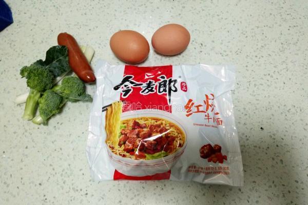 茄丝炒面的做法图解1