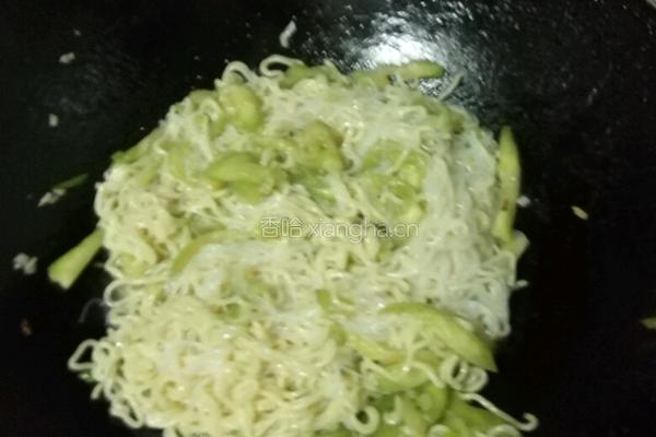 茄丝炒面的做法图解8