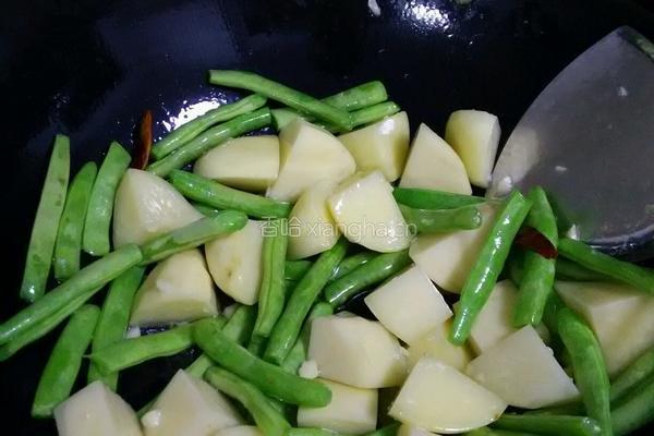 四季豆烧土豆的做法图解5
