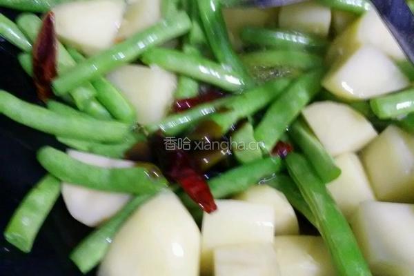 四季豆烧土豆的做法图解6